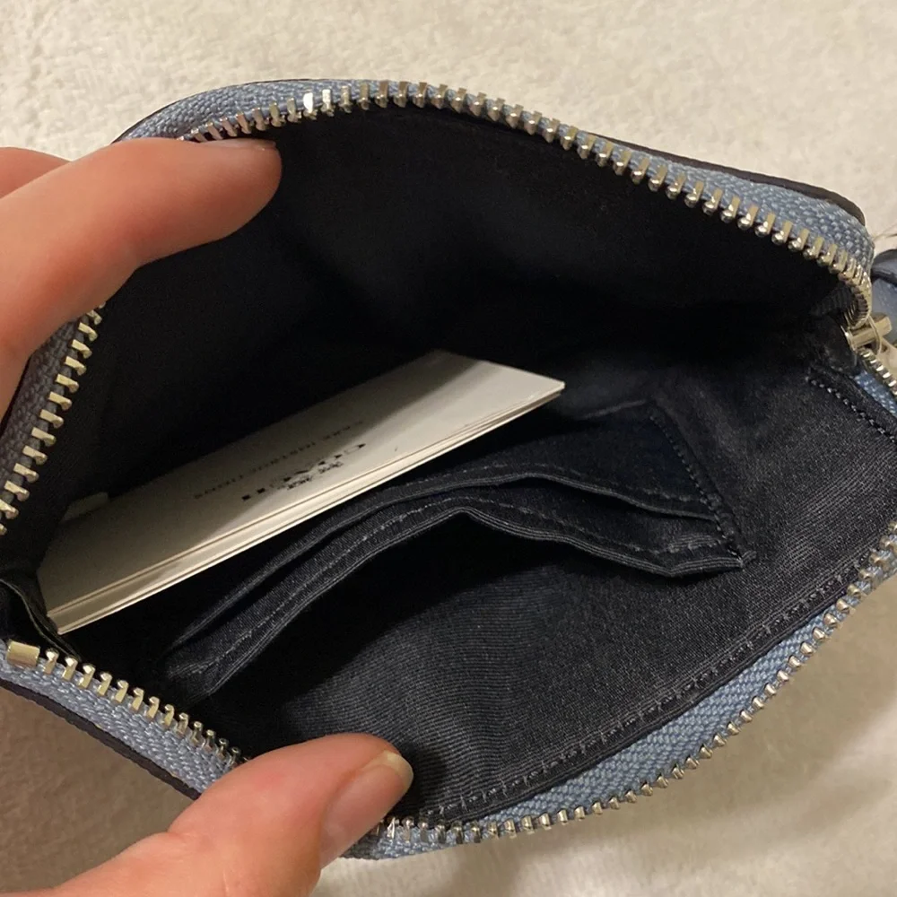 🆕 COACH. Women’s wristlet. - Picture 4 of 4
